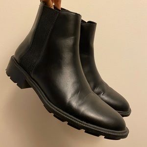 Black ankle Chelsea boots
